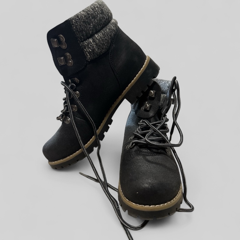 Cliffs by WHITE MOUNTAIN Black Lace Up Boots